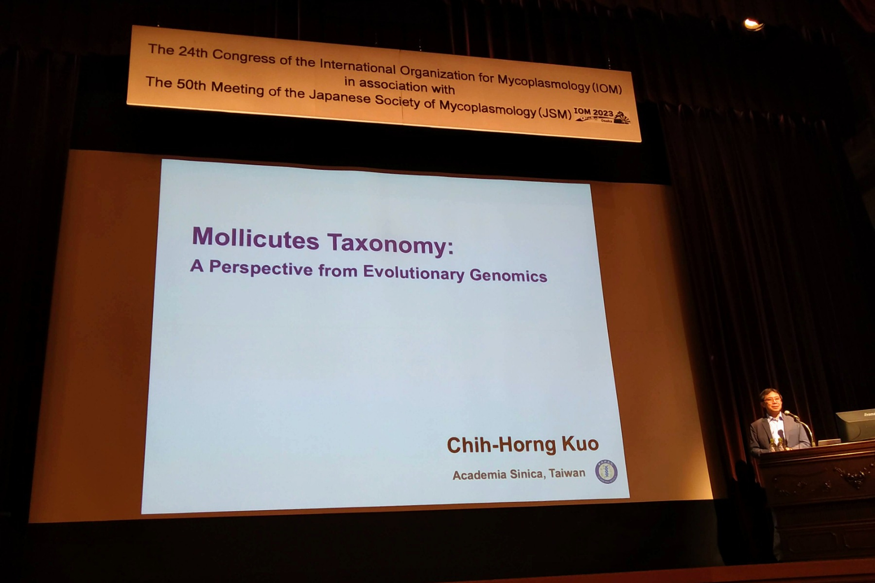 郭志鴻研究員發表得獎講座演說，講題為「Mollicutes Taxonomy: A Perspective from Evolutionary Genomics」。