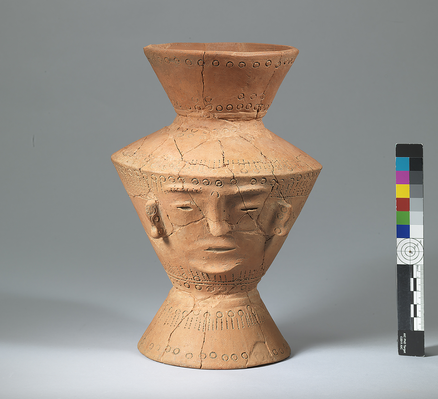 Red Sandy Ceramic Vessel with Human Face/Institute of History and Philology, Academia Sinica