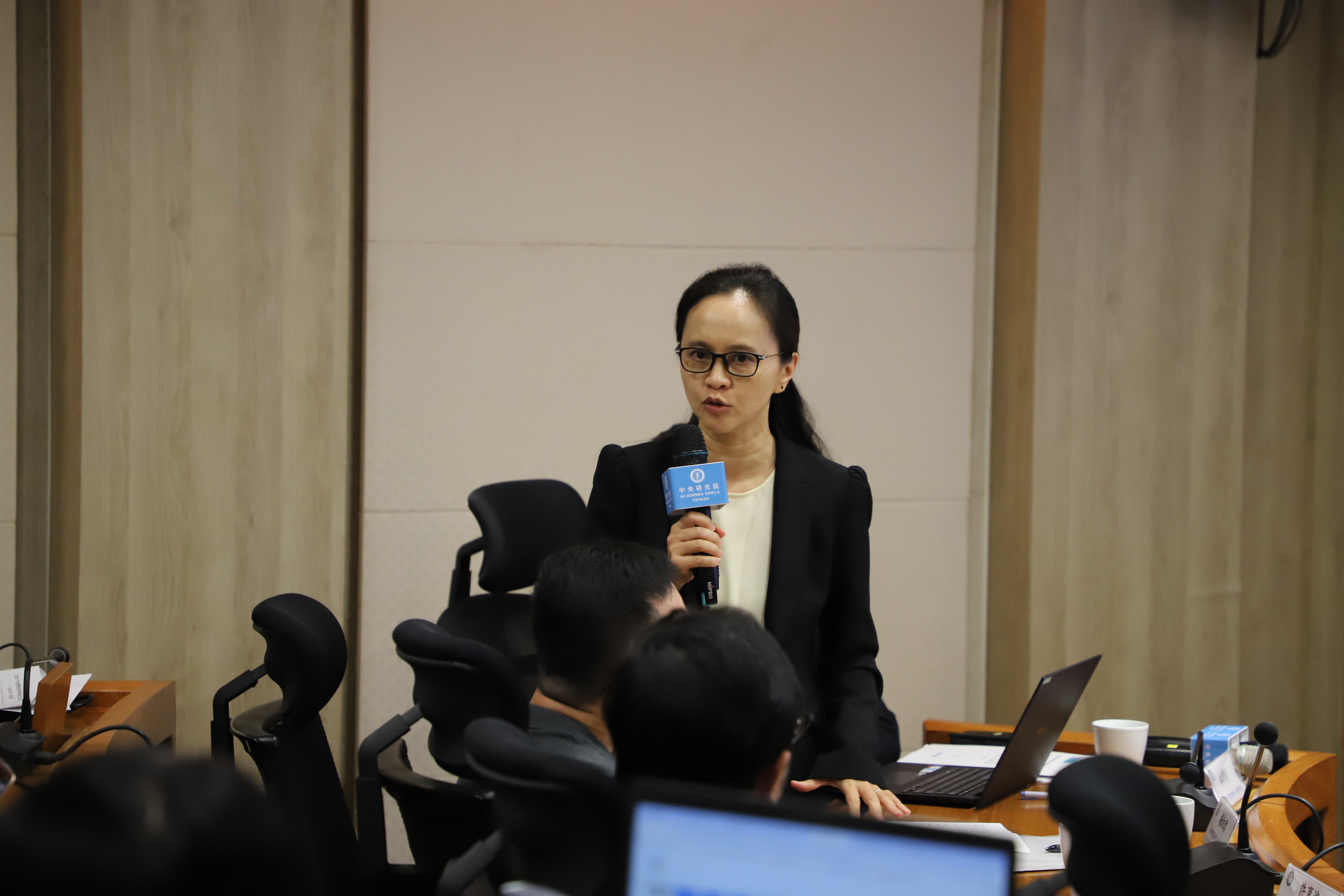 經濟所楊淑珺研究員報告消費者預期與政策反應調查結果。（圖片來源：中央研究院）
