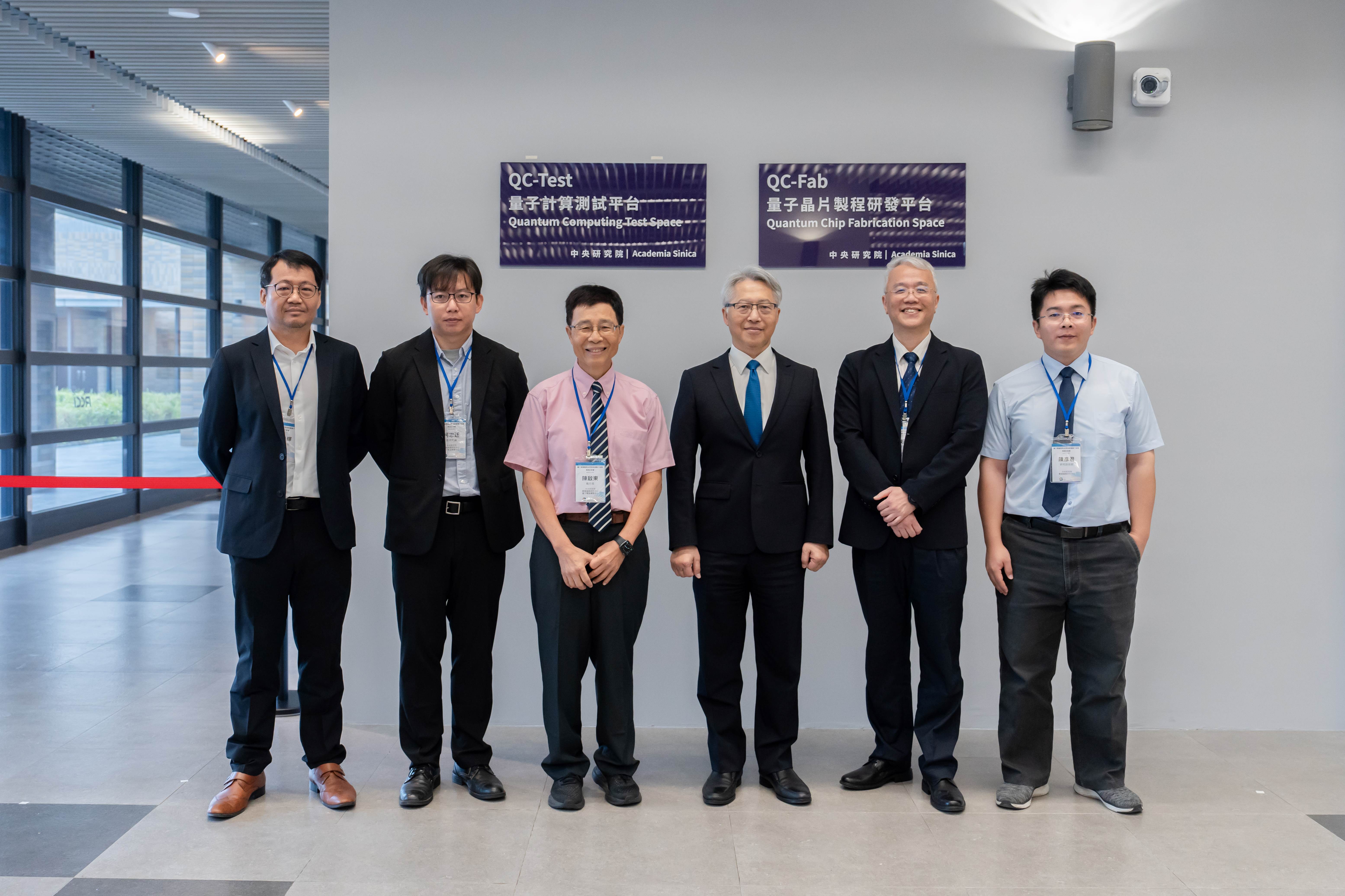 Unveiling research spaces, Assistant Research Scientist Teik Hui Lee, Distinguished Research Fellow Chii-Dong Chen, President James C. Liao, Assistant Research Fellow Chung-Ting Ke, and Assistant Research Scientist Yen-Chun Chen(from left to right).Photo credit Academia Sinica