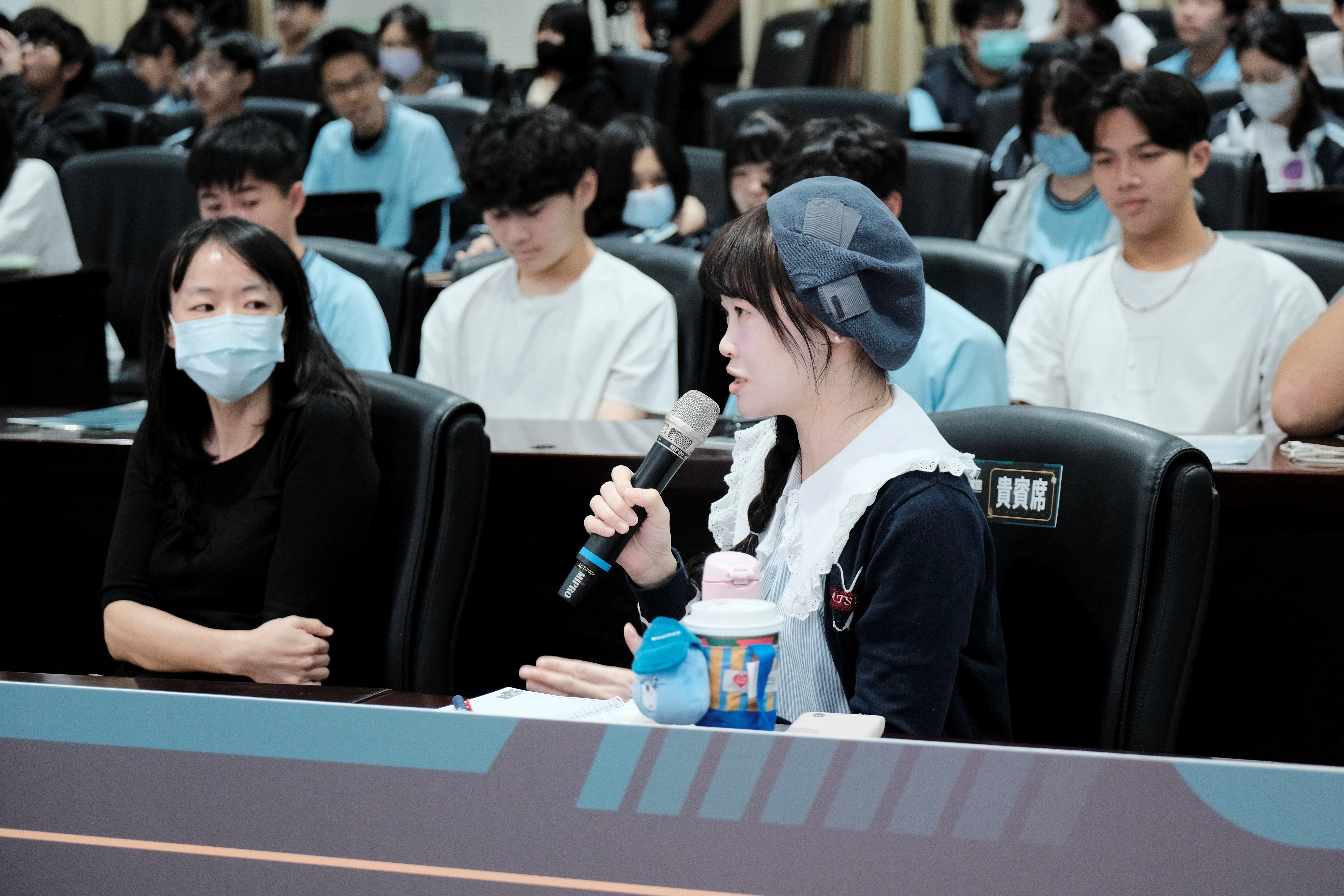 竹東高中老師提問與分享。（圖片來源：中央研究院）