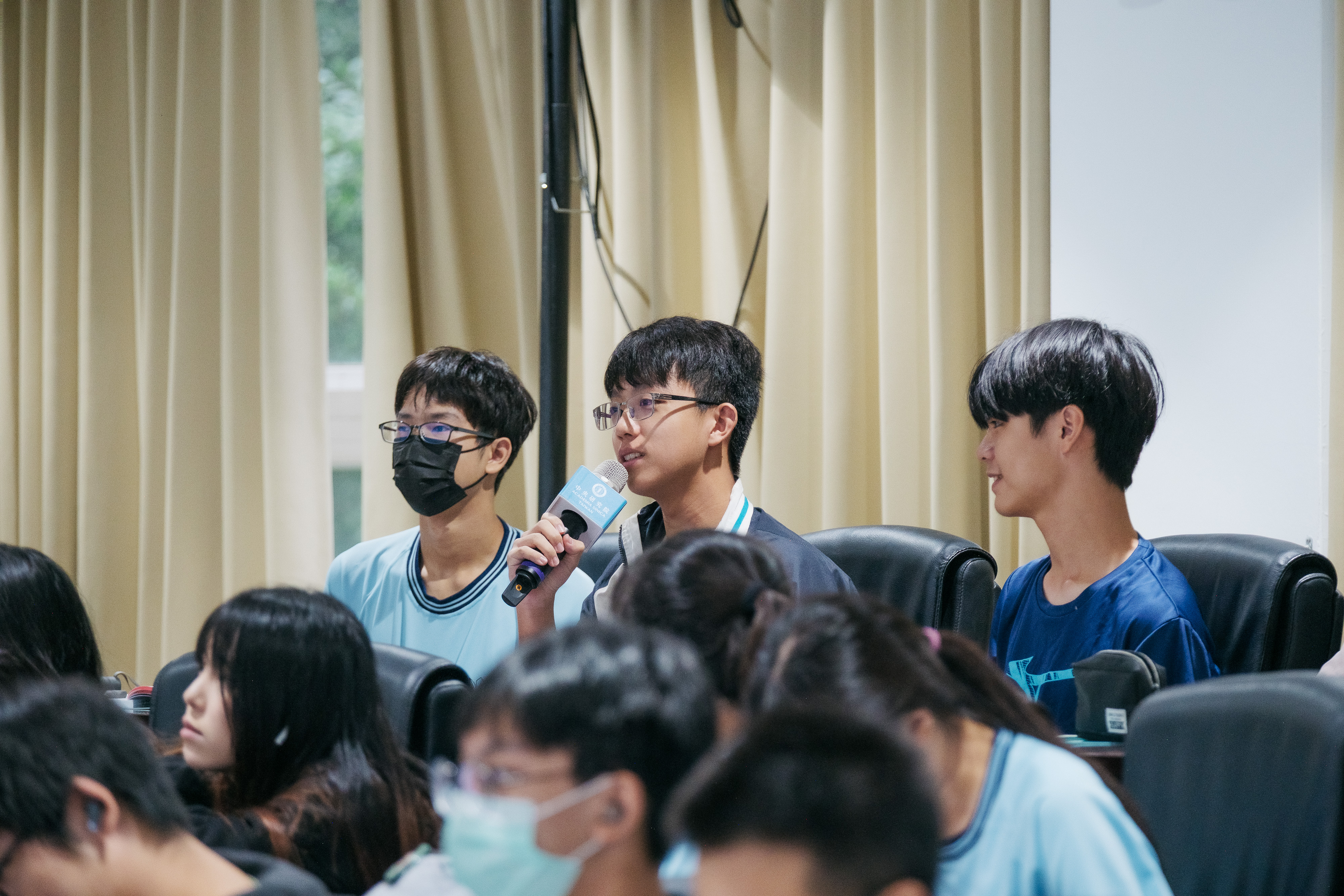 學生提問踴躍，現場互動熱絡。（圖片來源：中央研究院）