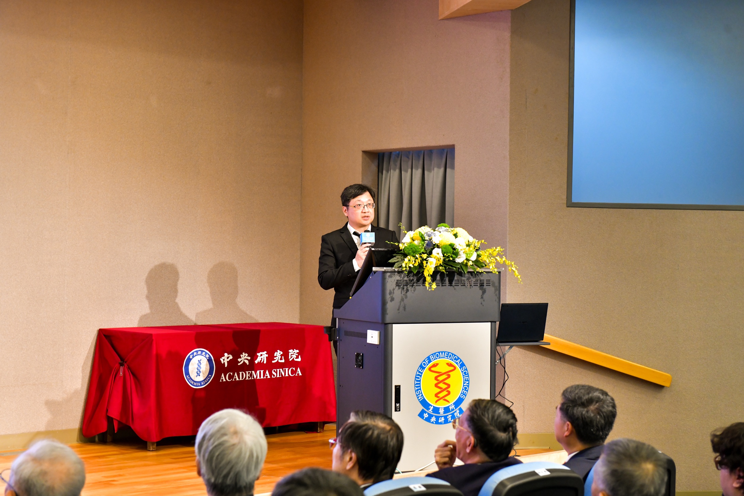 統計所楊欣洲所長說明研究成果。（圖片來源：中央研究院）