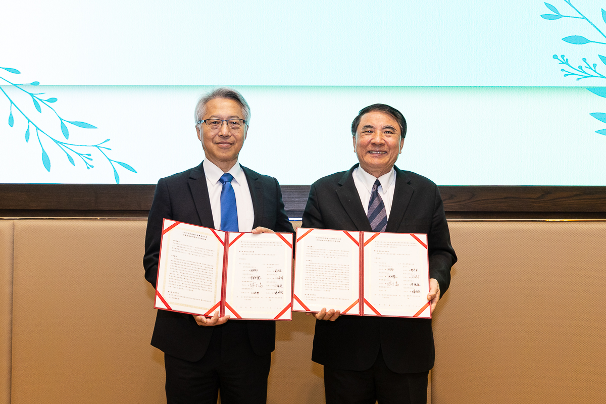 中研院廖院長及海大許泰文校長為MOU見證人。（圖片來源：中央研究院）