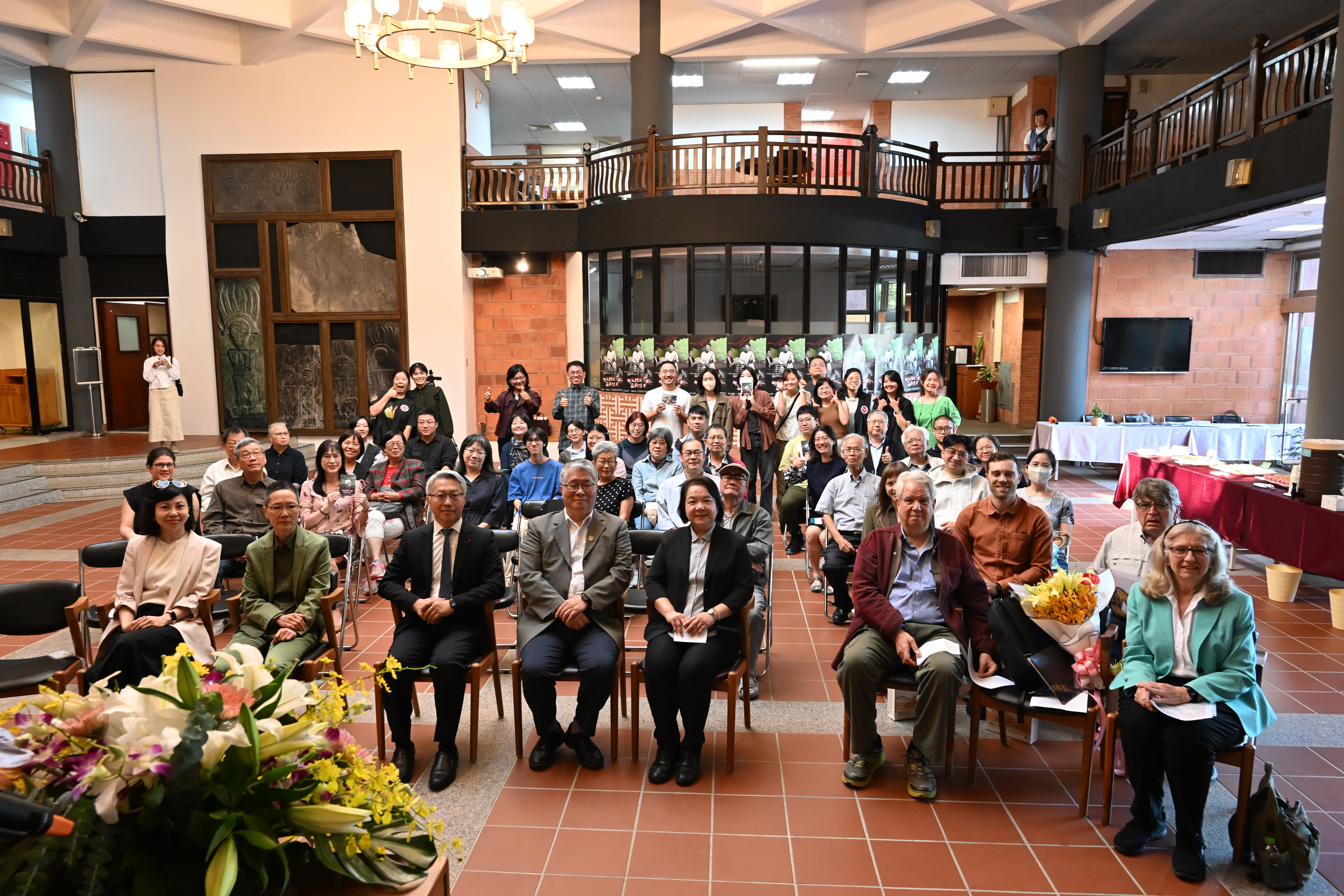 展場來賓合影。（圖片來源：中央研究院）