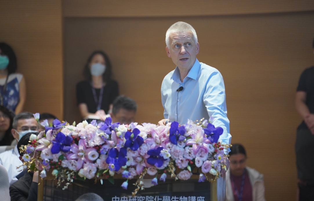 Professor Kai Johnsson gave a speech entitled “Recording the Physiological History of Cells with Fluorescent Labeling”. Photo credit: Genomics Research Center, Academia Sinica.