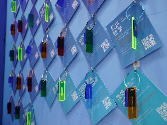 The exhibition offers limited-edition “Research Highlight Keychains .” Photo credit: Academia Sinica.
