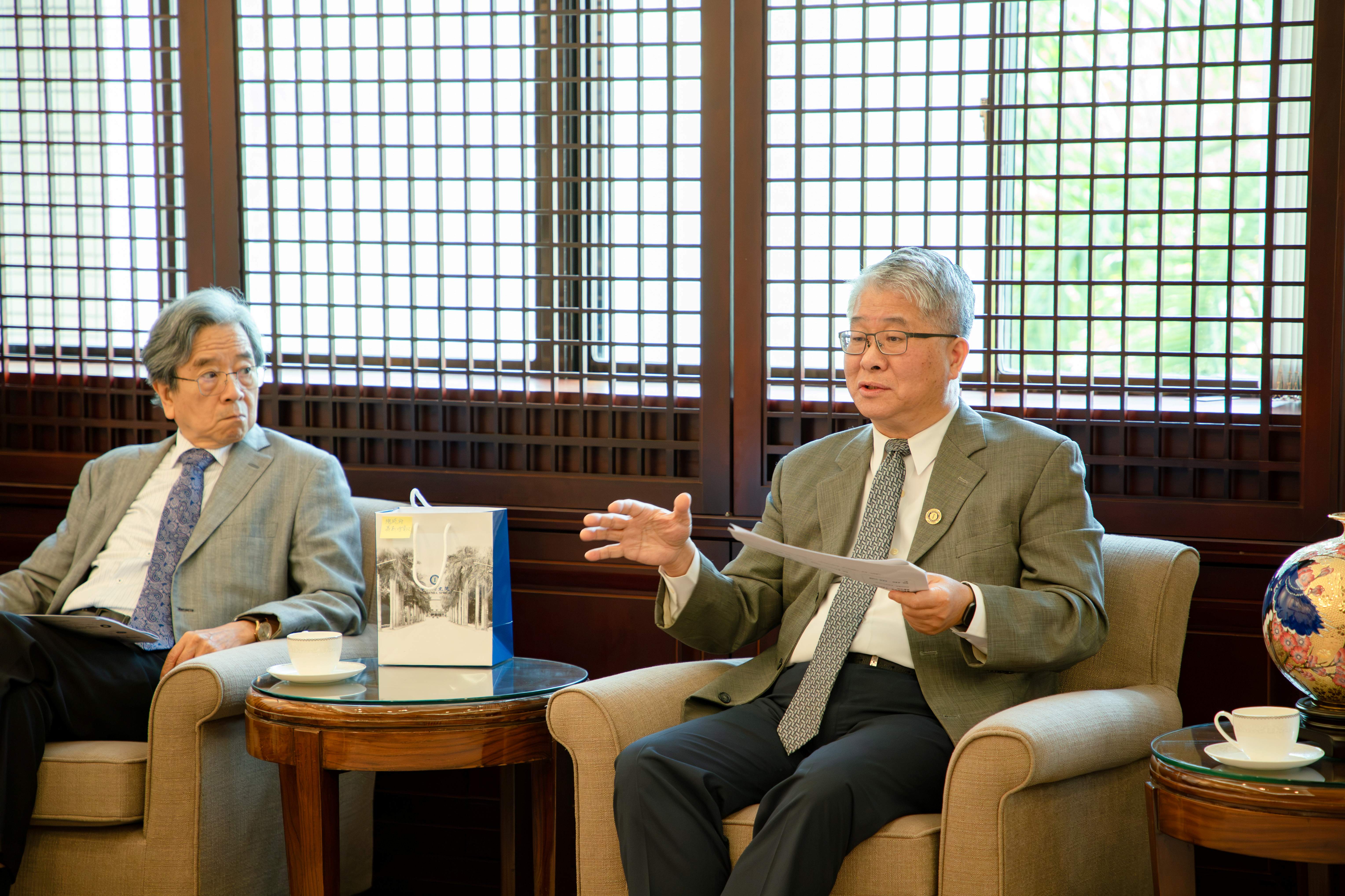 彭信坤副院長說明AI人文應用。(圖片來源：中央研究院)