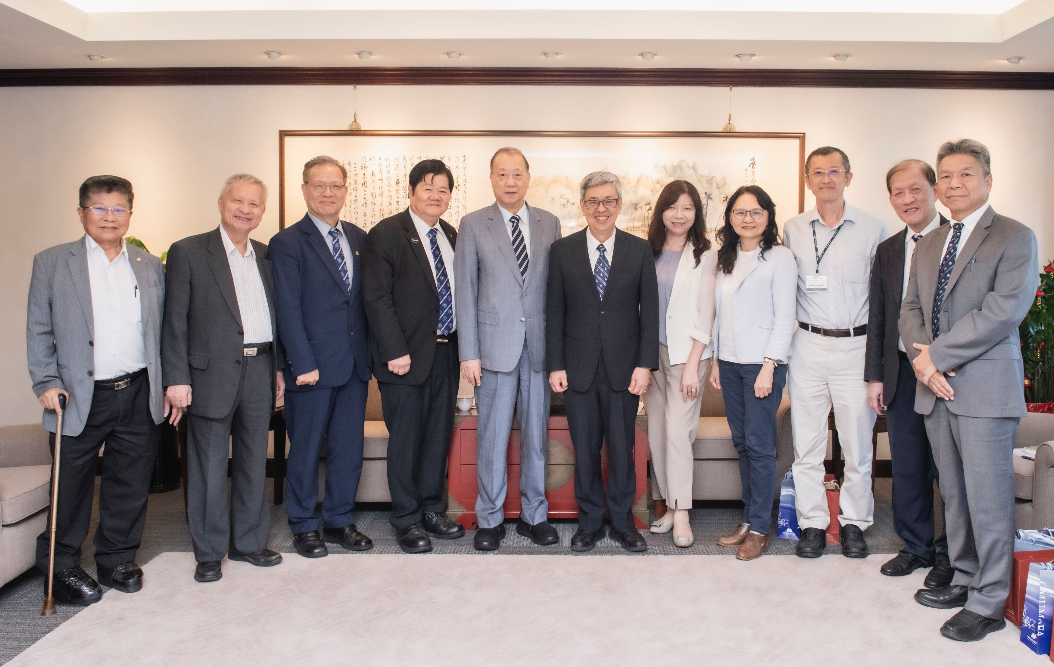 From fifth from the right: Academia Sinica Vice Presidents Yu-Ju Chen; President Chien-Jen Chen; China Medical University Chairman Chang-Hai Tsai; Distinguished Chair Professor and Academician Mien-Chie Hung; President and Academician Ann-Shyn Chiang; and Board Member and Academician Jaung-Geng Lin. Photo credit: Academia Sinica.